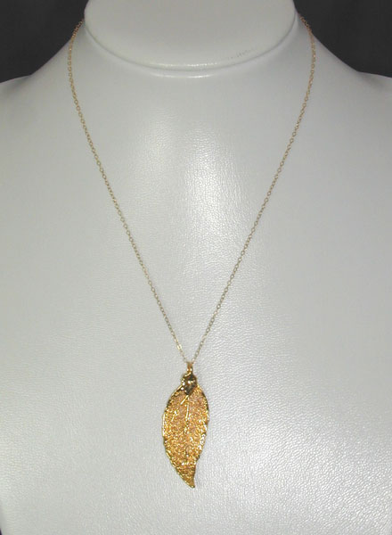 gold pendant necklace. leaf pendant this necklace